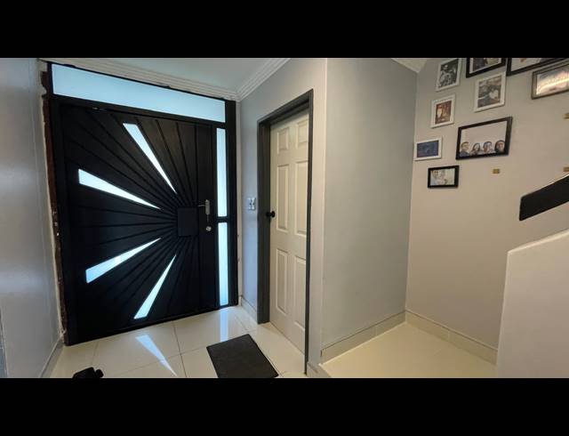 3 BEDROOM TOWNHOUSE FOR SALE IN MORNINGSIDE